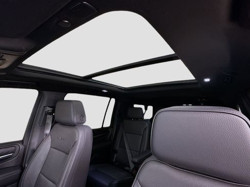 Used 2024 GMC Yukon XL Denali RWD image 23