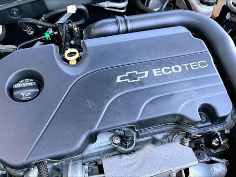 Used 2018 Chevrolet Malibu LT image 30