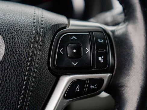 Used 2019 Toyota Highlander XLE image 19