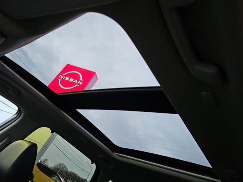 Certified 2025 Nissan Rogue SL w/ Tech Package image 15