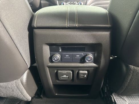 Used 2021 Chevrolet Traverse RS image 20