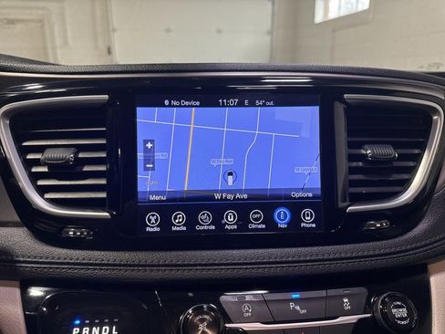 Used 2017 Chrysler Pacifica Limited w/ UConnect Theater Package FWD image 24