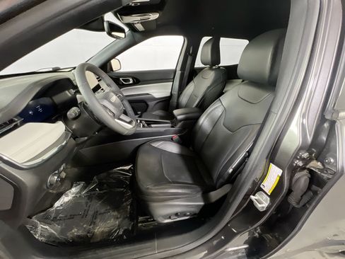 Used 2023 Jeep Compass Limited w/ Elite Group AWD/4WD image 21