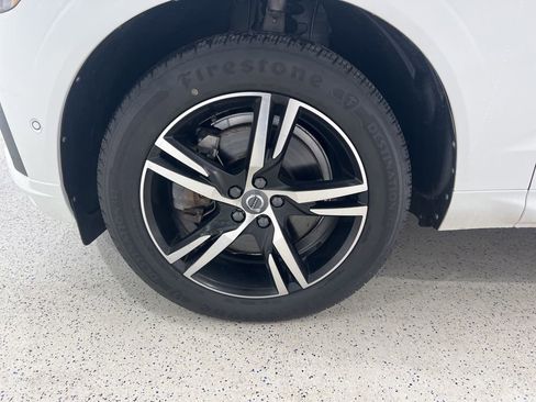 Used 2018 Volvo XC60 T6 R-Design w/ Convenience Package image 30