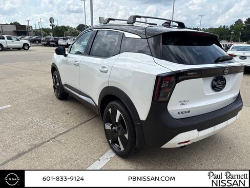 New 2025 Nissan Kicks SR image 9