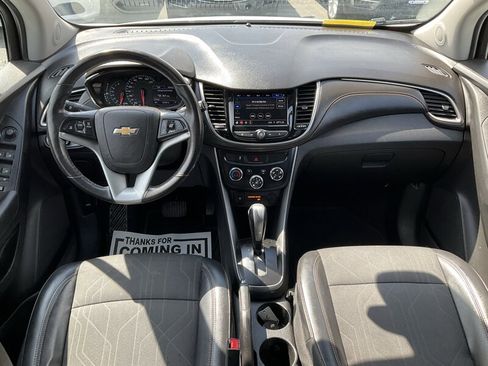 Used 2020 Chevrolet Trax LT w/ LT Convenience Package image 18