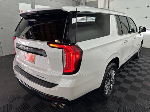 Used 2024 GMC Yukon XL Denali Ultimate AWD/4WD image 9