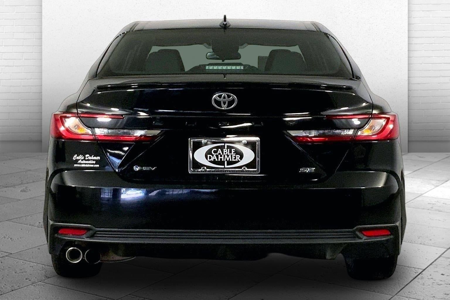 Used 2025 Toyota Camry SE FWD image 3