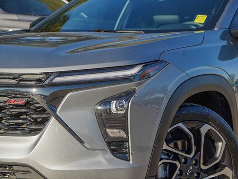 Used 2024 Chevrolet Trax RS w/ Sunroof Package image 3