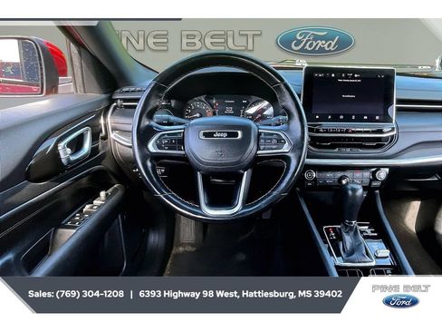 Used 2022 Jeep Compass Limited AWD/4WD image 5
