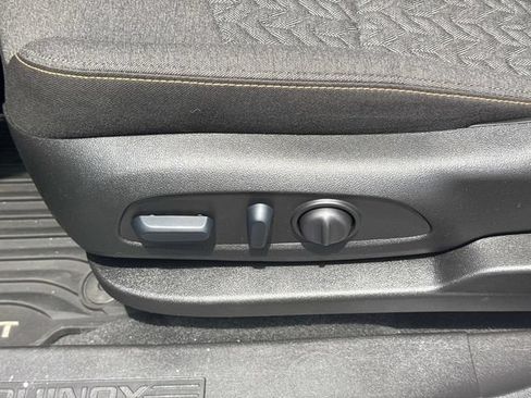 Used 2024 Chevrolet Equinox LT FWD image 27