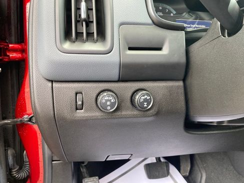 Used 2021 Chevrolet Colorado Z71 AWD/4WD image 14