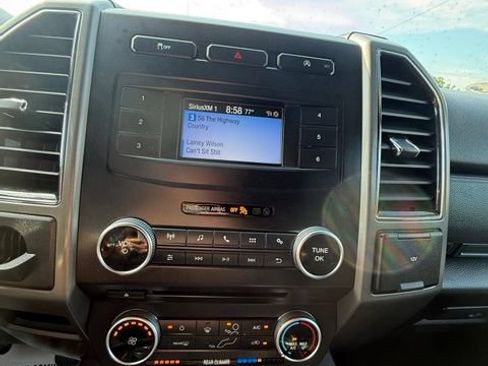 Used 2018 Ford Expedition XLT RWD image 14