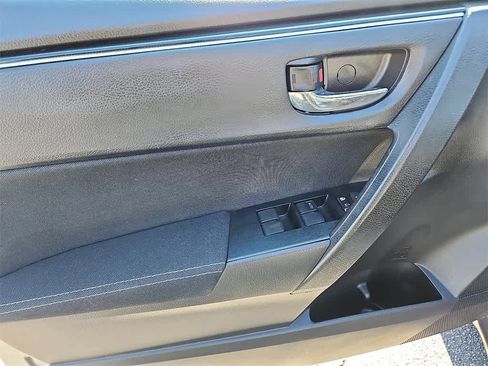 Used 2017 Toyota Corolla LE image 13