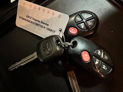 Used 2012 Toyota Sienna LE FWD image 43