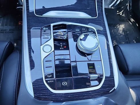 Certified 2025 BMW X7 M60i AWD/4WD image 34