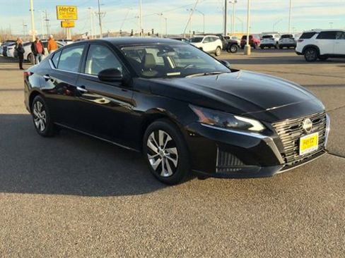 Used 2024 Nissan Altima 2.5 S image 2