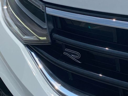 Certified 2024 Volkswagen Tiguan SE R-Line FWD image 5