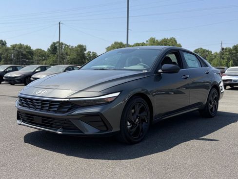 New 2026 Hyundai Elantra SEL Sport FWD image 5