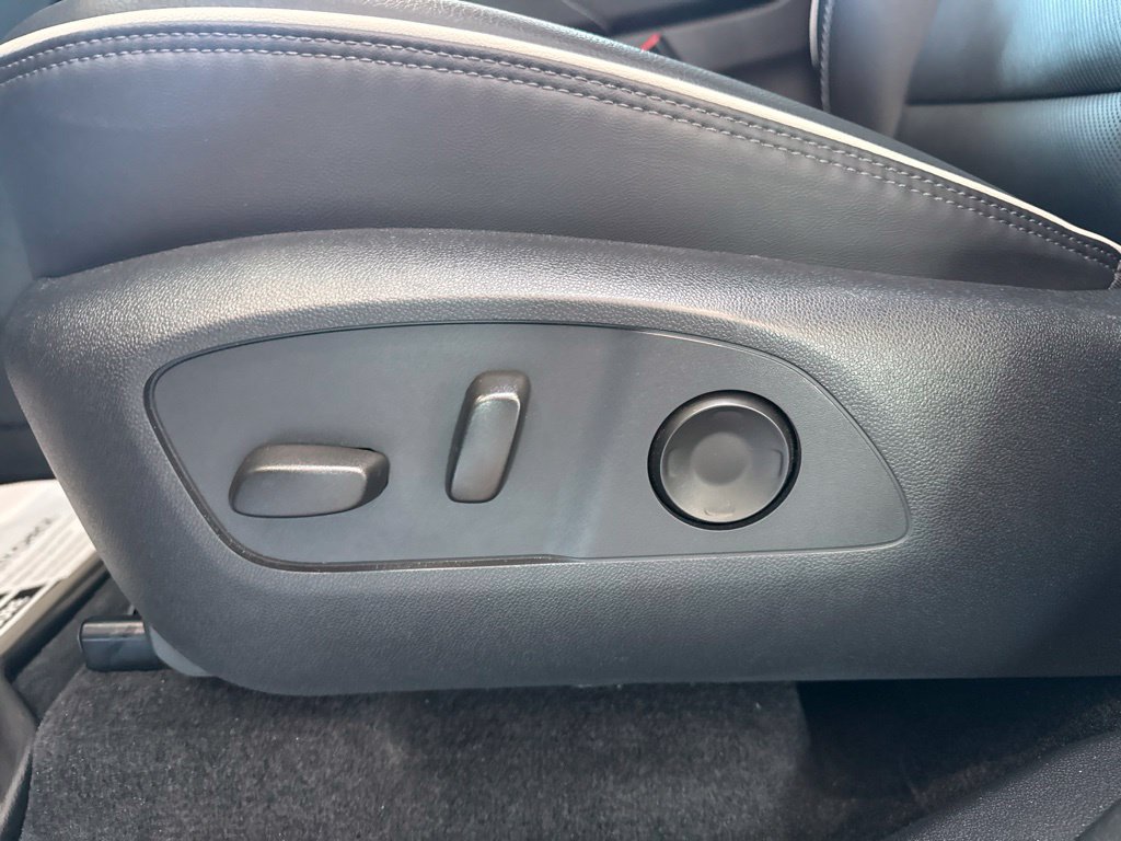 Used 2024 GMC Acadia Denali FWD image 22