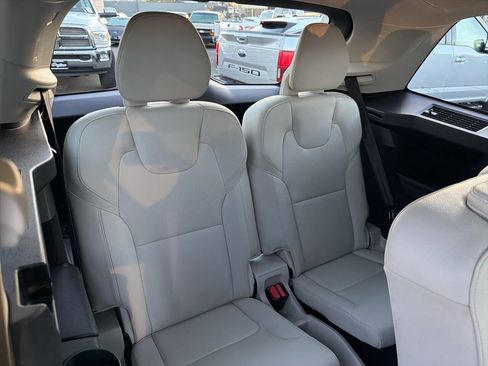 Used 2016 Volvo XC90 T6 Momentum w/ Momentum Plus Package image 24