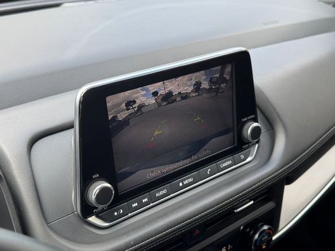 Used 2025 Nissan Rogue SV FWD image 25