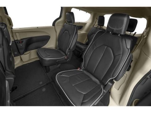 Used 2024 Chrysler Pacifica Limited image 13