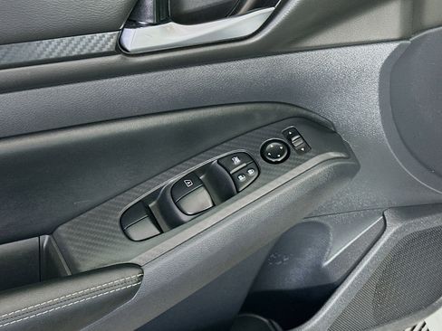 Used 2025 Nissan Altima 2.5 SV image 15