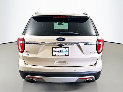 Used 2017 Ford Explorer XLT w/ Equipment Group 202A AWD/4WD image 6
