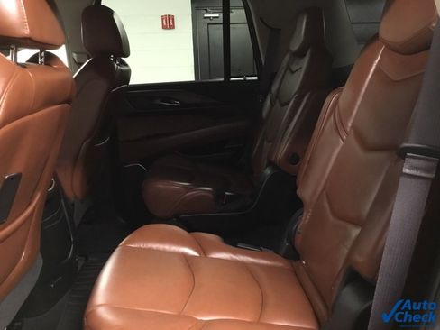 Used 2017 Cadillac Escalade Luxury image 29