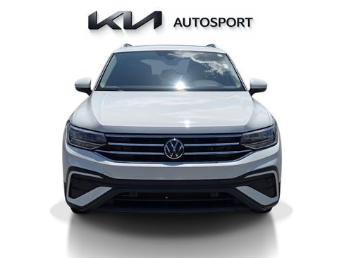 Used 2022 Volkswagen Tiguan SE FWD image 2