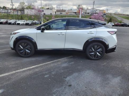 New 2025 Nissan Ariya AWD image 7