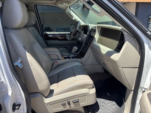 Used 2012 Lincoln Navigator L 4WD image 7