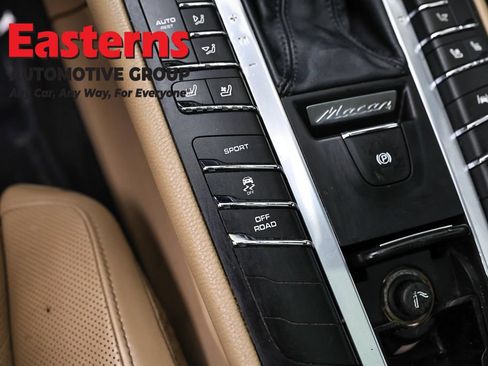 Used 2021 Porsche Macan AWD/4WD image 23
