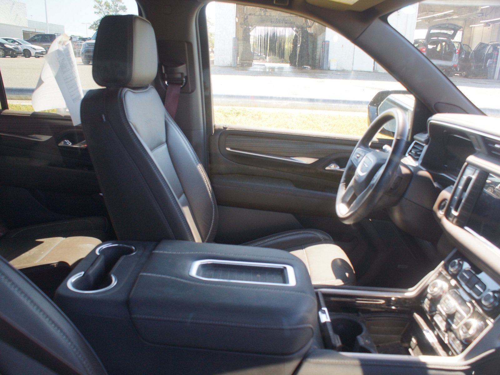 Used 2024 GMC Yukon Denali AWD/4WD image 3