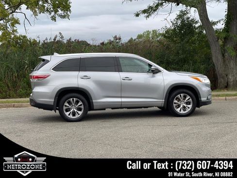 Used 2014 Toyota Highlander XLE image 9