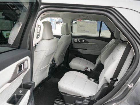 New 2026 Ford Explorer Platinum w/ LUX Leather Package image 31