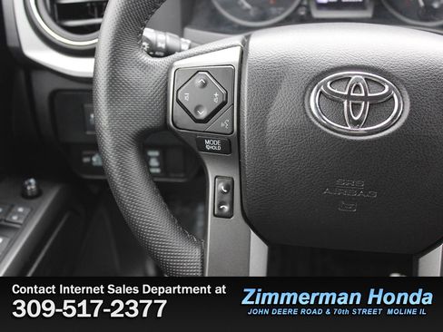 Used 2022 Toyota Tacoma TRD Off-Road image 10