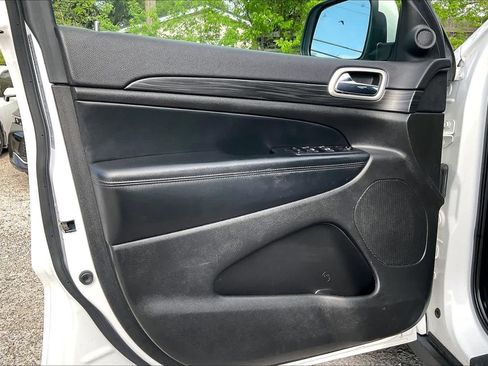 Used 2021 Jeep Grand Cherokee Laredo image 21