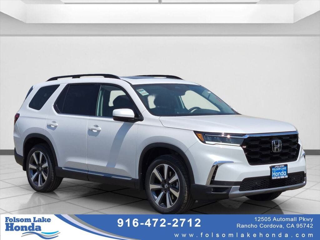 New 2025 Honda Pilot Touring image 1