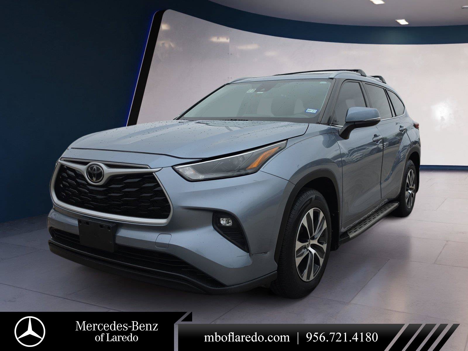 Used 2022 Toyota Highlander XLE AWD/4WD image 1