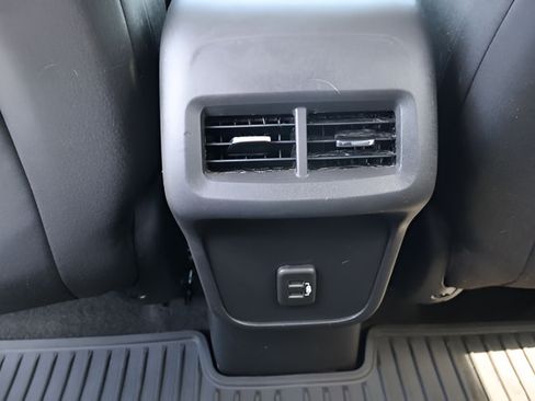 Used 2020 Chevrolet Equinox LS w/ LS Convenience Package FWD image 36