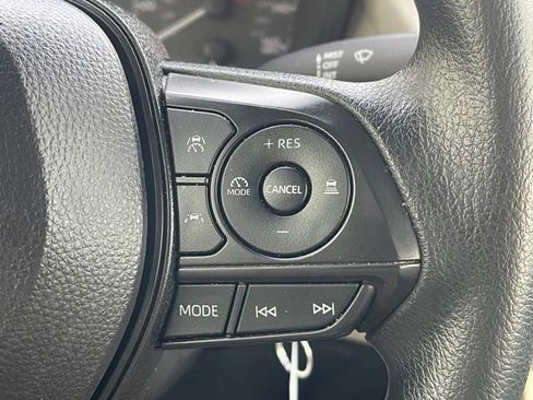 Used 2024 Toyota Corolla Cross L image 6