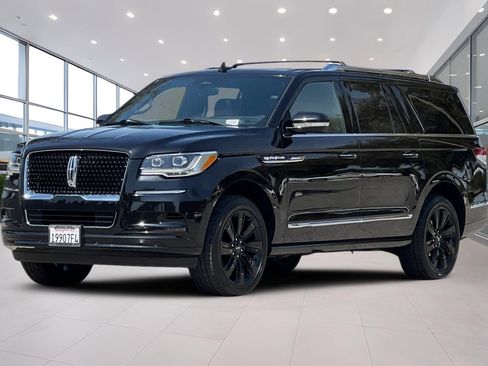 Certified 2023 Lincoln Navigator L Reserve AWD/4WD image 8