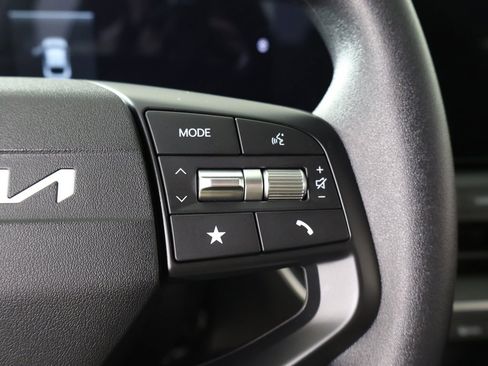 Used 2025 Kia K4 LXS image 39