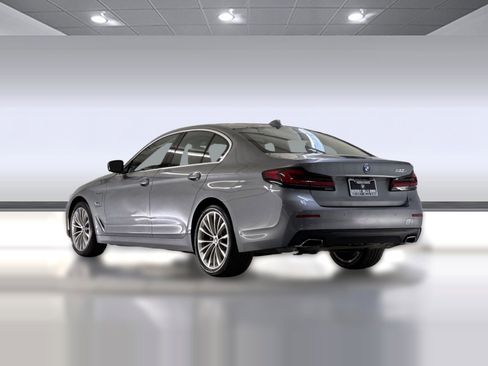 Used 2023 BMW 530e w/ Premium Package image 3