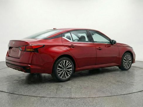 Used 2025 Nissan Altima 2.5 SV image 9