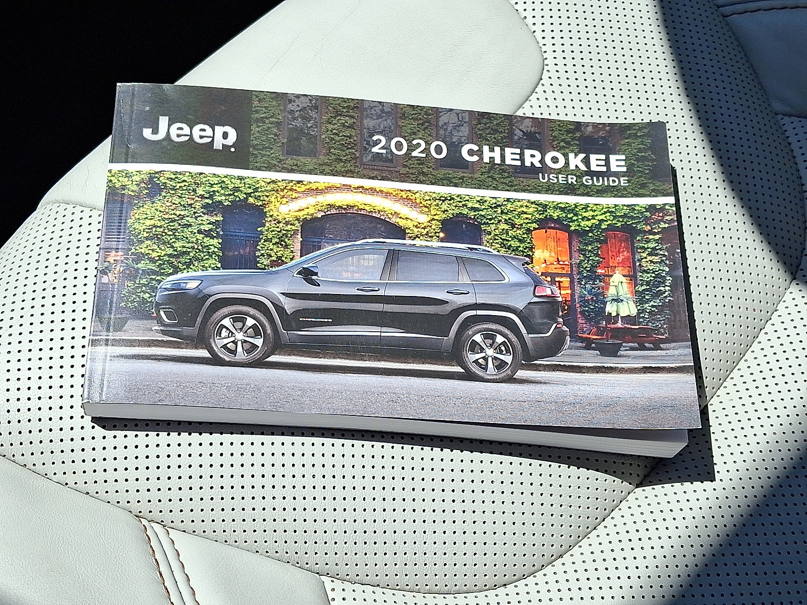 Used 2020 Jeep Cherokee Limited AWD/4WD image 26