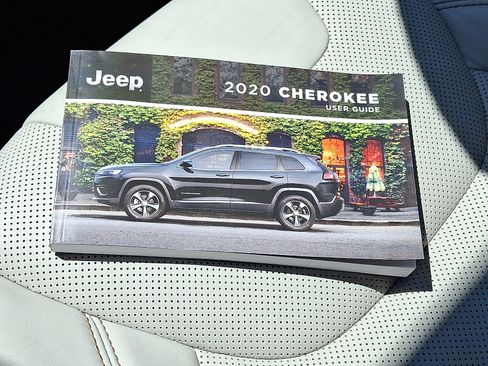 Used 2020 Jeep Cherokee Limited AWD/4WD image 26