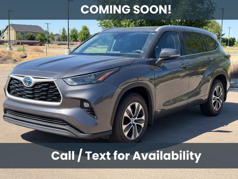 Used 2024 Toyota Highlander XLE AWD/4WD image 3